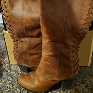 Boots Fregalicious 8 1/2 M Brown